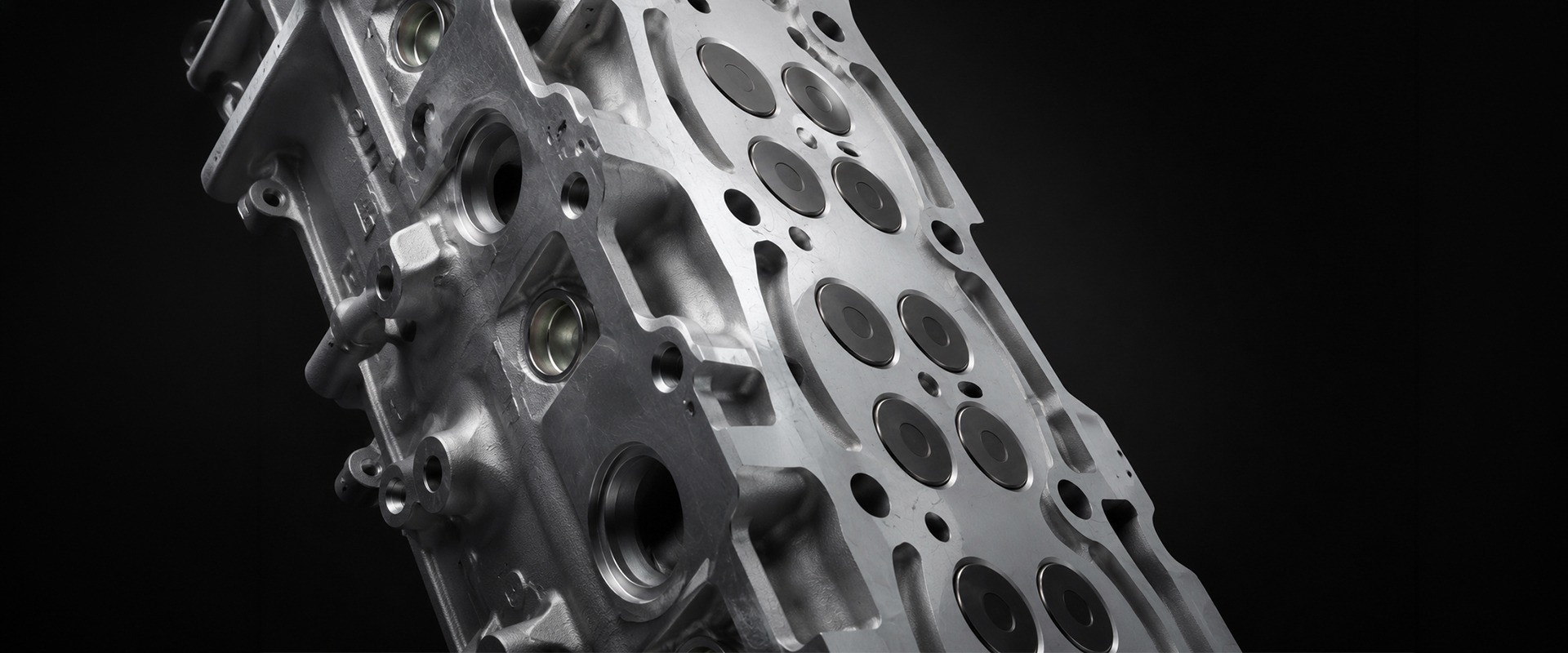 Testata Motore PSA 2.0 D: garantisce tenuta ottimale, corretto raffreddamento ed efficienza dei condotti aria e scarico per common rail 1864346 155253401